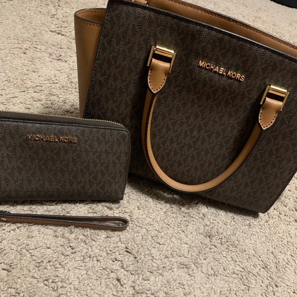 Michael Kors purse and matching wallet